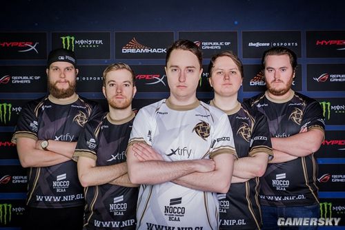 奇装异服影 奇装异服影